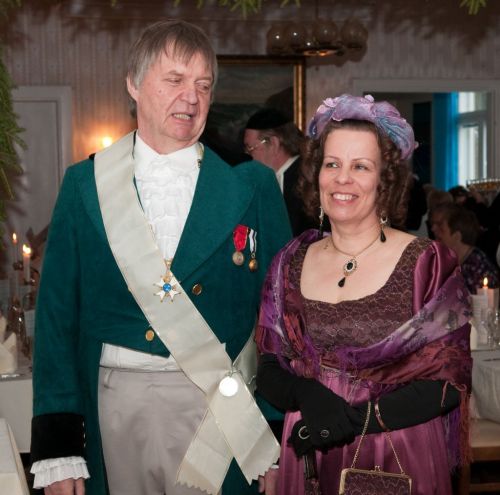 Maaherra Carl Adolf Möllersvärd (Pauli Sahlstén) ja maaherratar Marie Charlotta Möllersvärd (Marjut Paavola) 
Avainsanat: Maaherra Carl Adolf Möllersvärd (Pauli Sahlstén) ja maaherratar Marie Charlotte Möllersvärd (Marjut Paavola) 