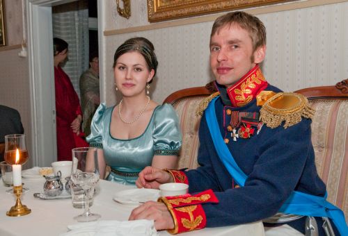 Ulrika Ottiliana Möllersvärd (Nea Vallin) ja Keisari Aleksanteri I (Antti Leivonen)
Avainsanat: Ulrika Ottiliana Möllersvärd (Nea Vallin) ja Keisari Aleksanteri I (Antti Leivonen)