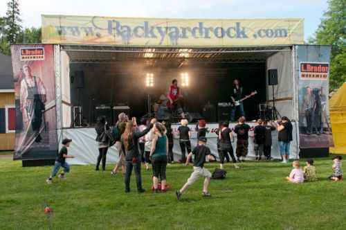 [url=www.facebook.com/album.php?aid=94728&id=565346505&l=8cd30ee60f]Lisää kuvia Backyard rock 25.7.2009[/url]
