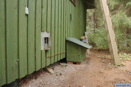 Öljysäiliö laatikossa
