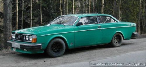 auto05_Volvo_242_madallettu.jpg